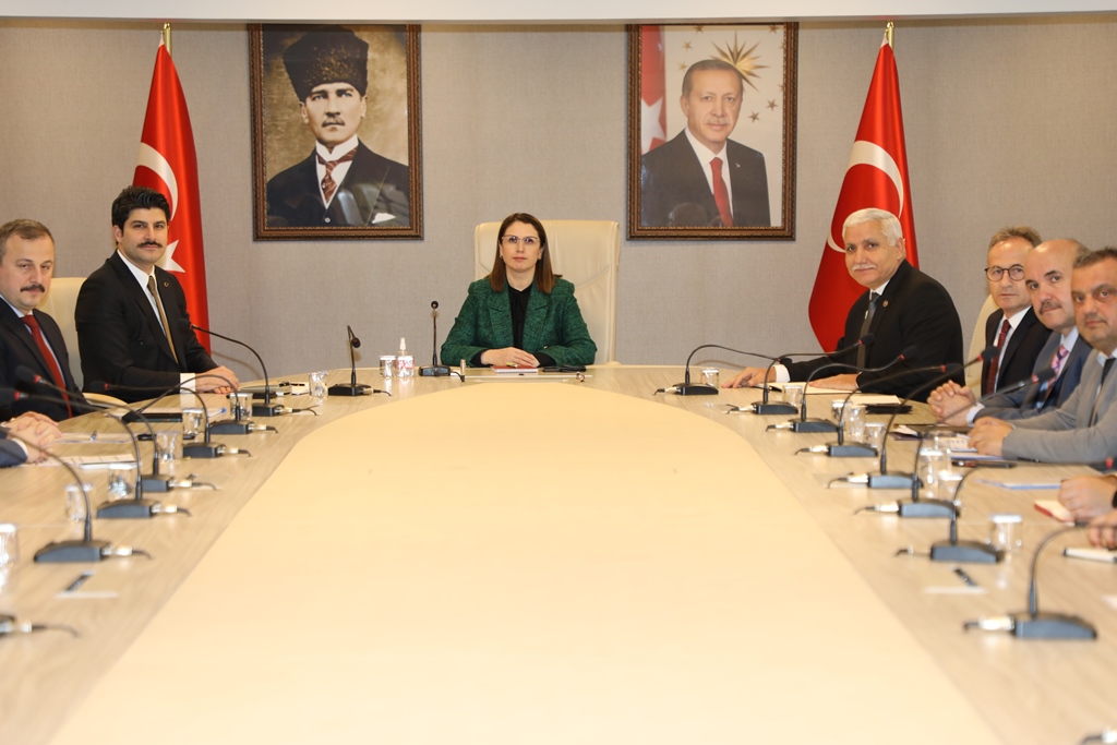 Vali Arslan Başkanlığında KÖYDES İl Tahsisat Komisyonu Toplantısı Yapıldı