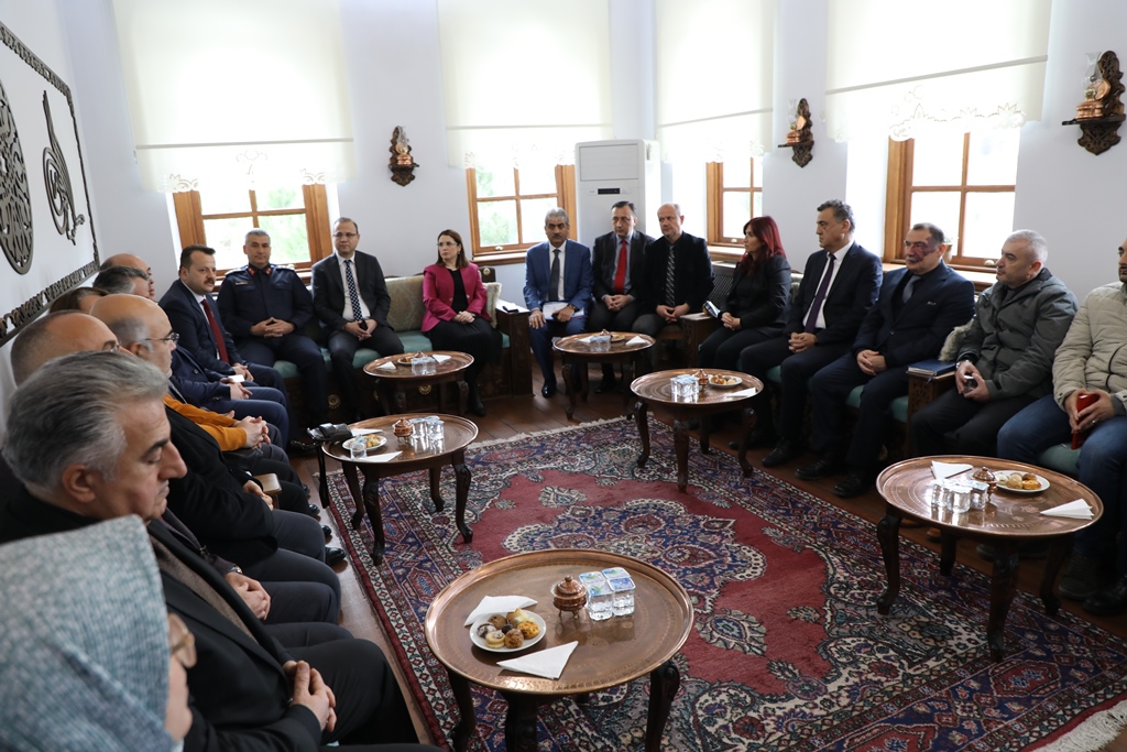  Vali Arslan Başkanlığında Eğitim Değerlendirme Toplantısı Gerçekleştirildi